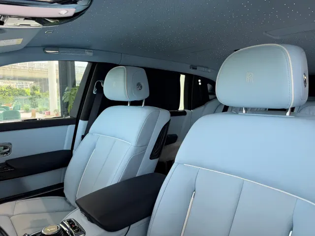 Rolls-Royce Phantom — Фото автомобиля 7