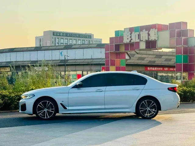 BMW 5 Series — Фото автомобиля 3