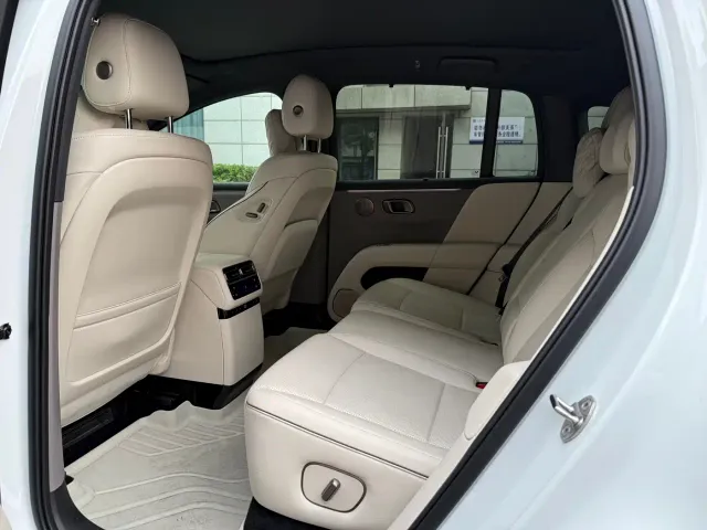 Li Auto i6 — Фото автомобиля 9