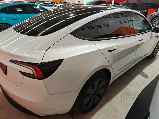 Tesla Model 3 — Фото автомобиля 8