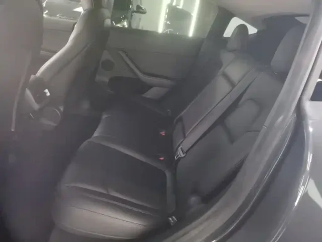 Tesla Model Y — Фото автомобиля 16