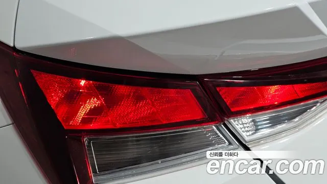 Hyundai AVANTE Modern — Фото автомобиля 23