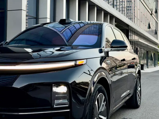 Li Auto L7 — Фото автомобиля 11