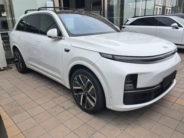 Li Auto L7 — Фото автомобиля 16