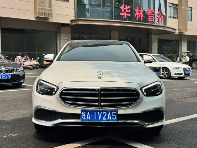 Mercedes-Benz E-Class — Фото автомобиля 2
