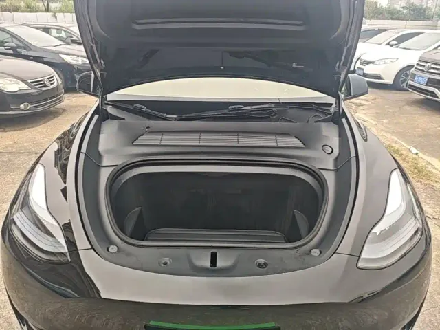 Tesla Model Y — Фото автомобиля 19