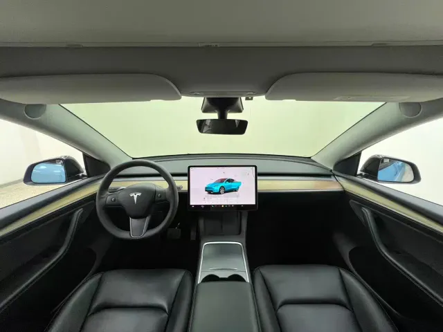 Tesla Model Y — Фото автомобиля 22