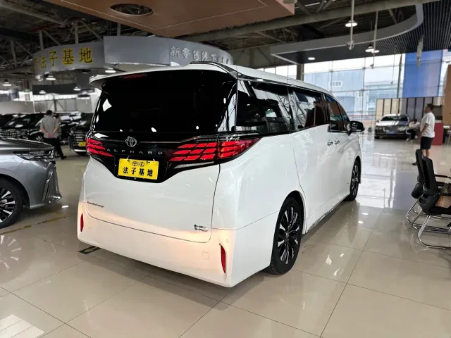 Toyota Alphard — Фото автомобиля 21