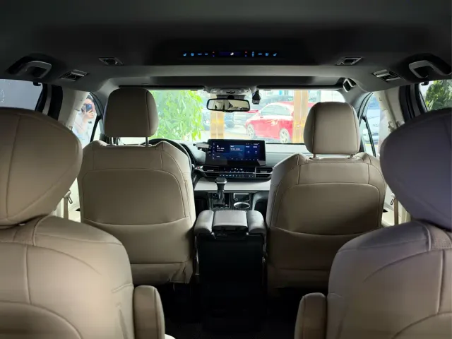 Toyota Sienna — Фото автомобиля 5