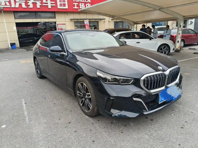 BMW 5 Series — Фото автомобиля 3
