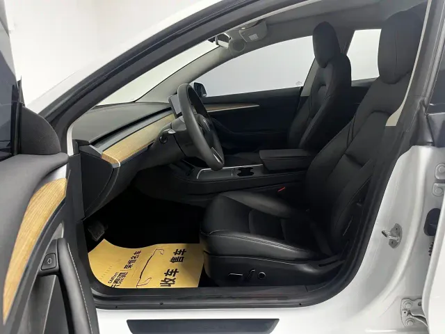 Tesla Model 3 — Фото автомобиля 7