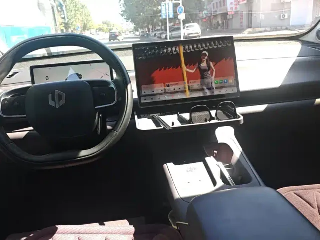 Leapmotor C10 — Фото автомобиля 12
