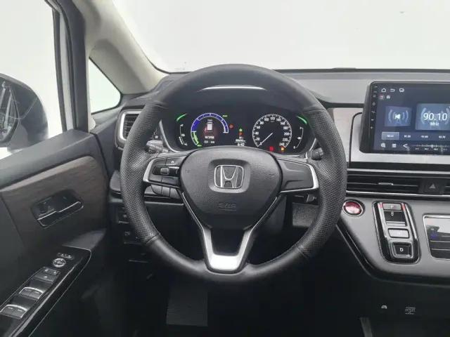 Honda Odyssey — Фото автомобиля 11