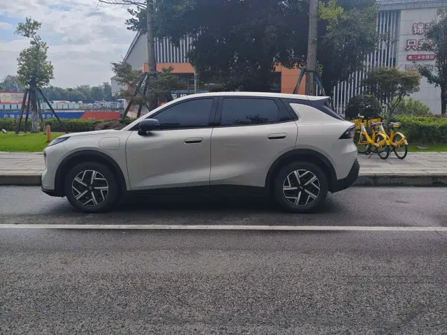 Changan Qiyuan Q05 — Фото автомобиля 8