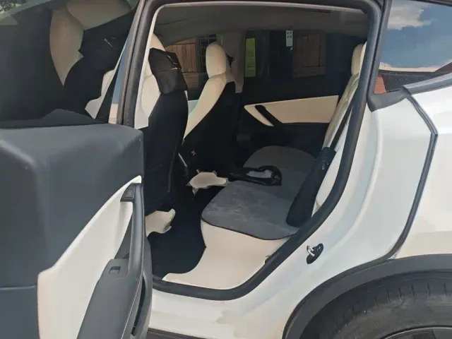 Tesla Model Y — Фото автомобиля 18