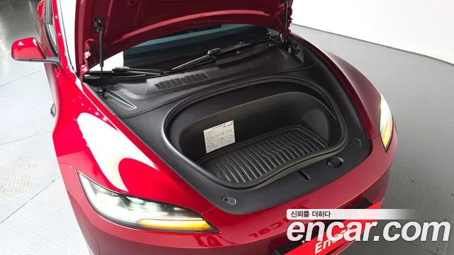Tesla Model 3 — Фото автомобиля 9