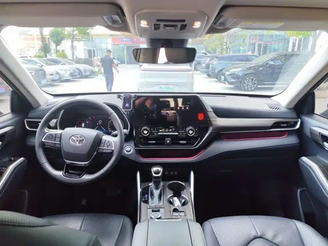 Toyota Highlander — Фото автомобиля 6