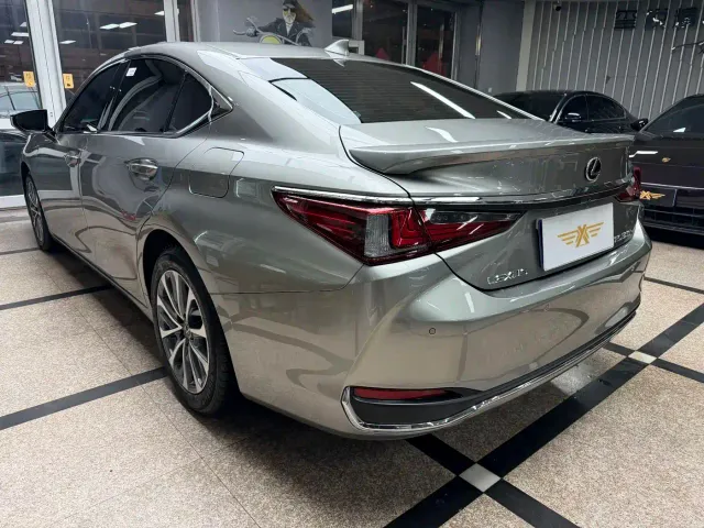Lexus ES — Фото автомобиля 6