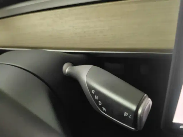 Tesla Model Y — Фото автомобиля 13