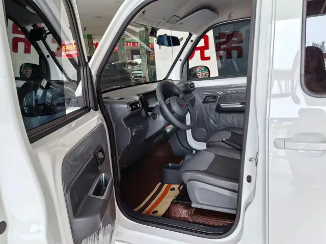 Wuling Zhiguang NEV — Фото автомобиля 4