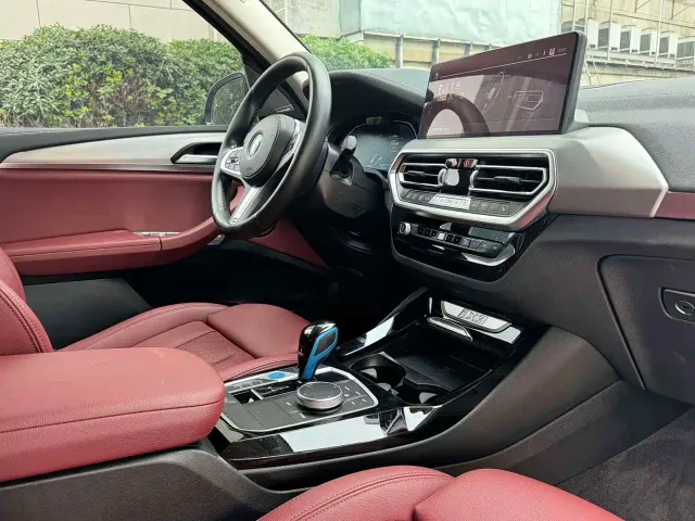 BMW iX3 — Фото автомобиля 5