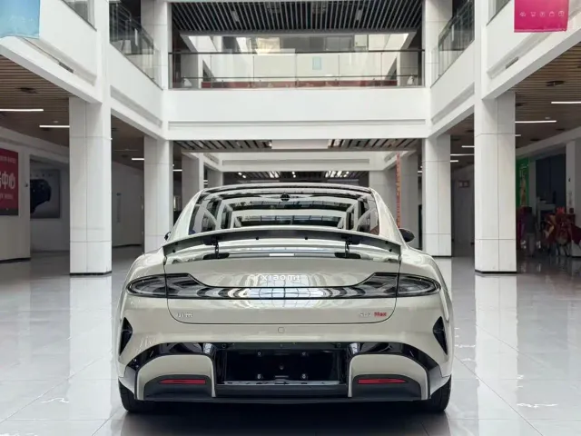 Xiaomi SU7 — Фото автомобиля 6