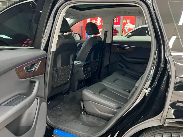 Audi Q7 — Фото автомобиля 6
