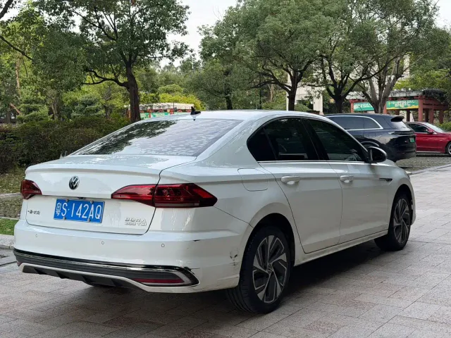 Volkswagen Bora — Фото автомобиля 4
