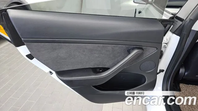 Tesla Model 3 — Фото автомобиля 25