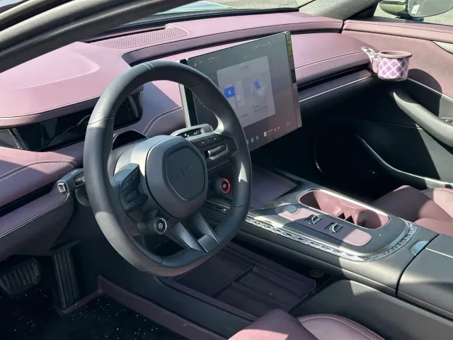 Xiaomi SU7 — Фото автомобиля 11