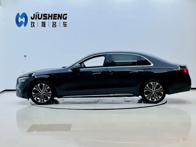 Mercedes-Benz E-Class — Фото автомобиля 3