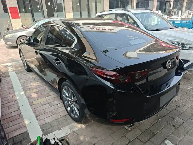 Mazda Axela — Фото автомобиля 4