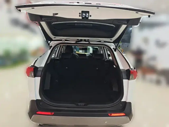 Toyota RAV4 — Фото автомобиля 23