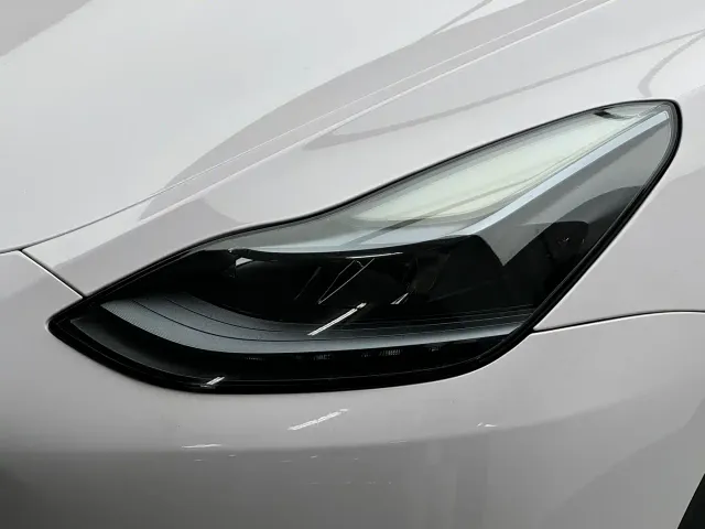 Tesla Model Y — Фото автомобиля 11