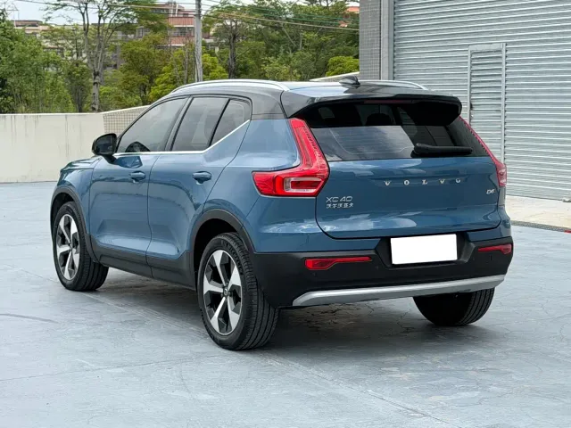 Volvo XC40 — Фото автомобиля 7