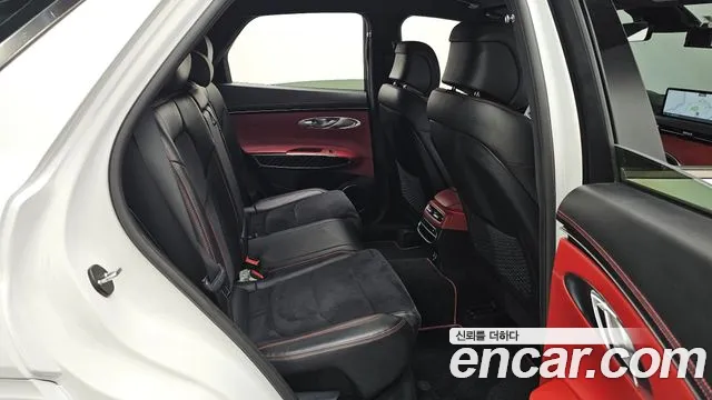 Genesis GV70 — Фото автомобиля 18