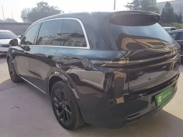 Li Auto L8 — Фото автомобиля 4