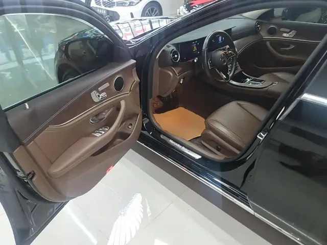 Mercedes-Benz E-Class — Фото автомобиля 15