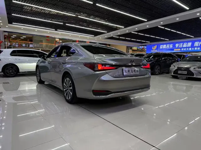 Lexus ES — Фото автомобиля 6
