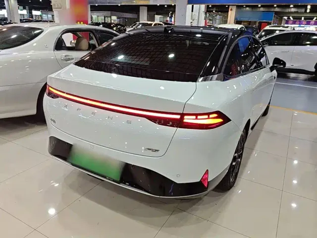 Xpeng P5 — Фото автомобиля 6