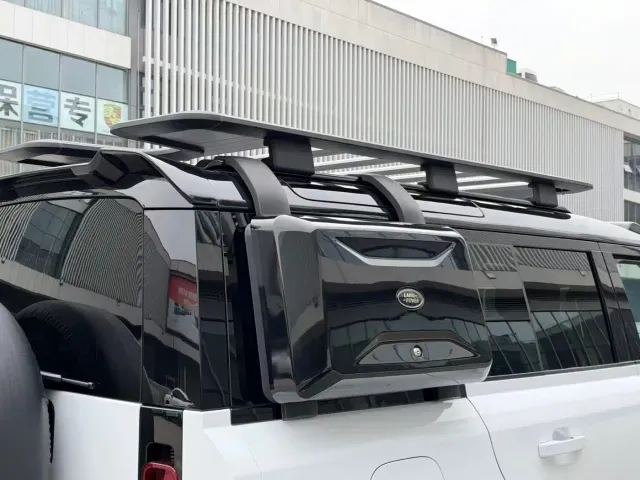 Land Rover Defender — Фото автомобиля 11