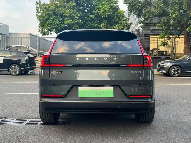 Volvo XC70 Plug-in Hybrid — Фото автомобиля 10