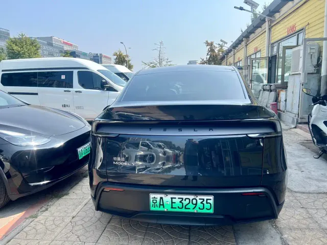 Tesla Model Y — Фото автомобиля 6