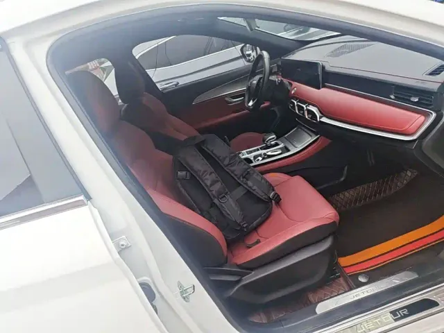 Jetour Jetour X70 PLUS 2023 1.5T DCT Self-Strengthening PRO 5-Seater — Фото автомобиля 15