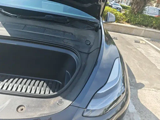 Tesla Model Y — Фото автомобиля 22