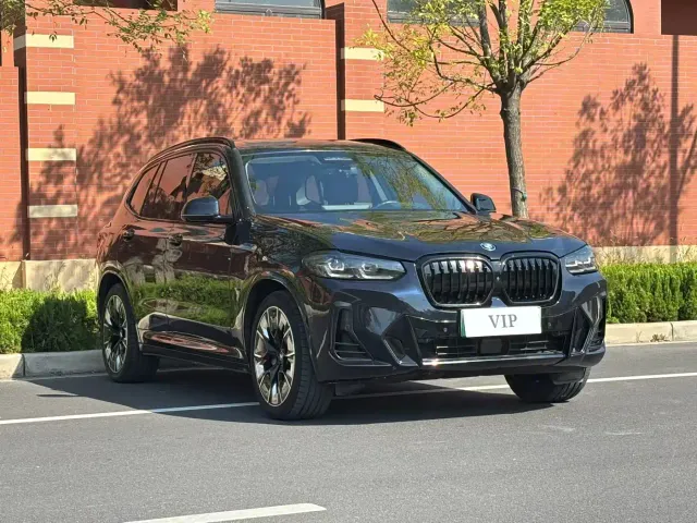 BMW iX3 — Фото автомобиля 3