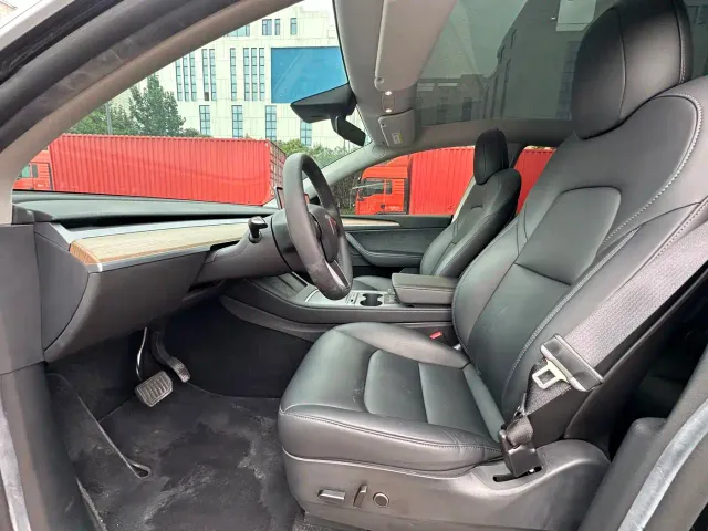 Tesla Model Y — Фото автомобиля 3