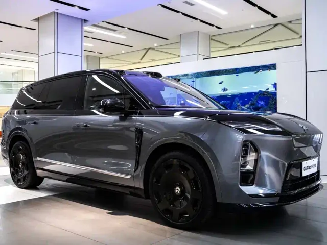Nio ES8 — Фото автомобиля 3