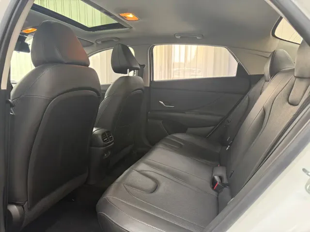 Hyundai Elantra — Фото автомобиля 12