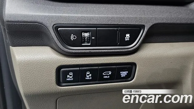 Kia Carnival Generation 4 — Фото автомобиля 27